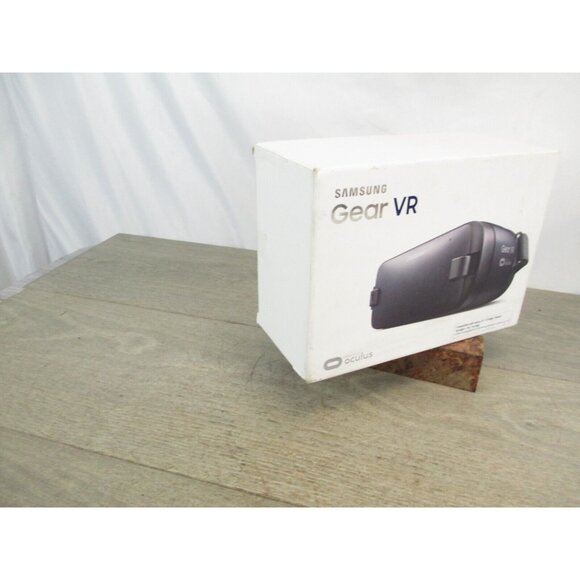 Samsung Gear VR Virtual Reality Headset - SM-R323NBKAXAR NEW SEALED - Picture 3 of 9